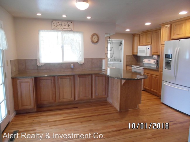 Building Photo - 4 br, 3 bath House - 2200 Meadow St