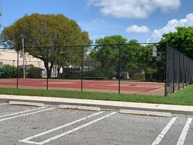 Foto del edificio - 2058 Alta Meadows Ln