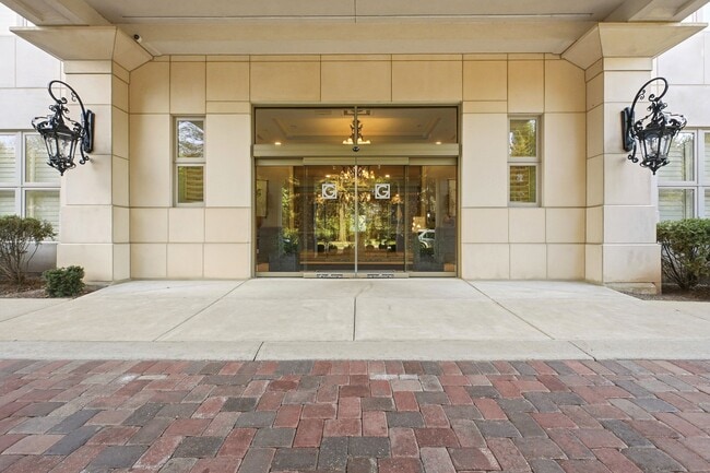 Foto del edificio - 6600 Seminary Woods Pl