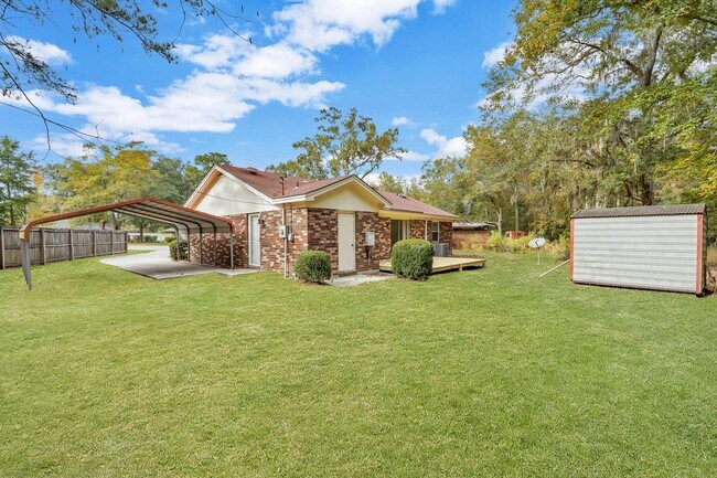 Foto del edificio - High End Finishes in a Quiet Residential Neighborhood