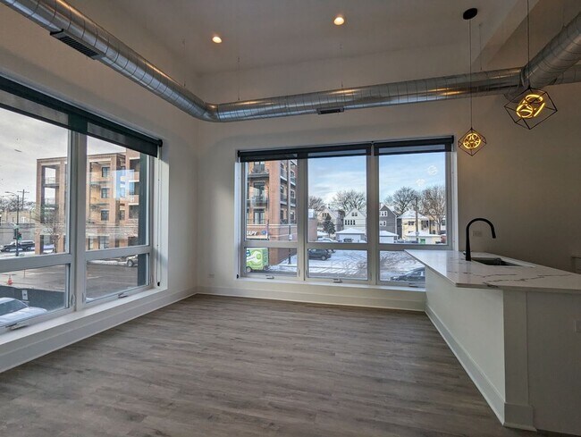 Foto del edificio - 4731 N Western Ave