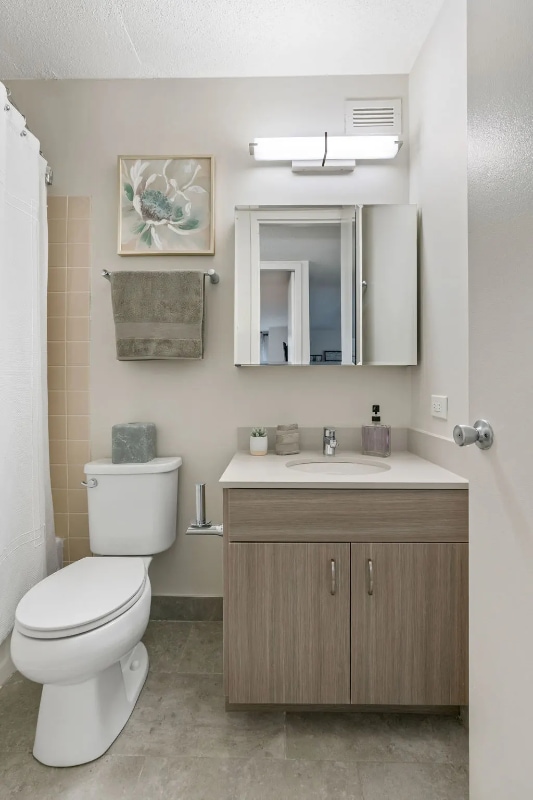 Photo - 1064 N Dearborn St Apartment