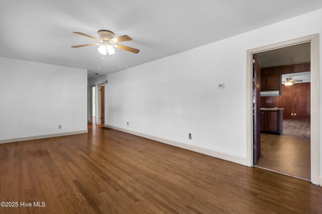 Foto del edificio - 2307 Woodland Ave