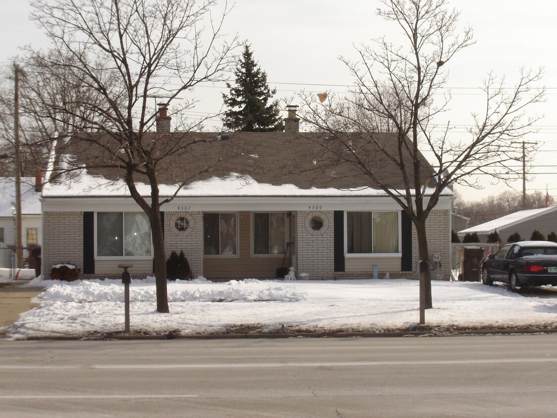 4307 & 4309 Venoy - 3 Duplexes