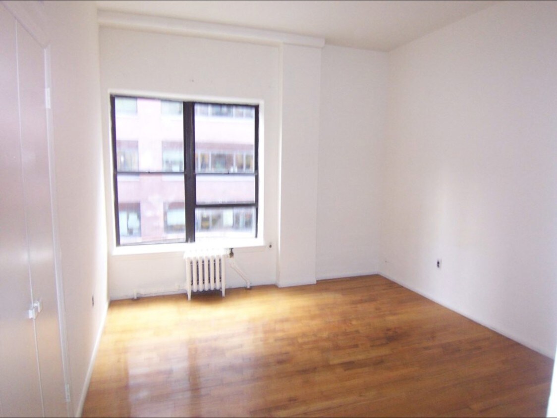 Foto principal - 609 W 112th St
