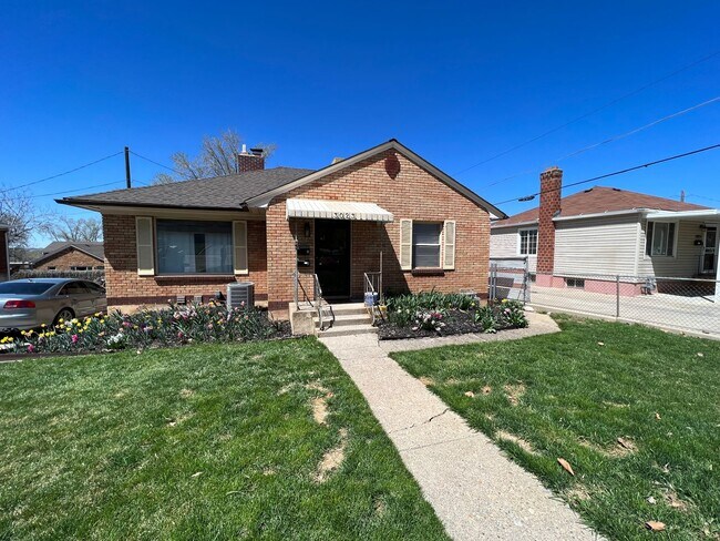 Foto del edificio - 3023 Van Buren Ave