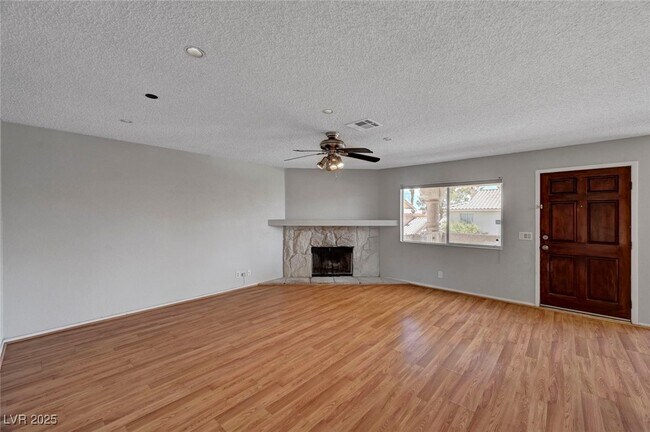 Building Photo - 913 Falconhead Ln