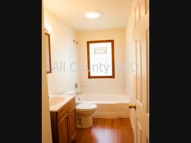 Building Photo - 40 Sciota Ave