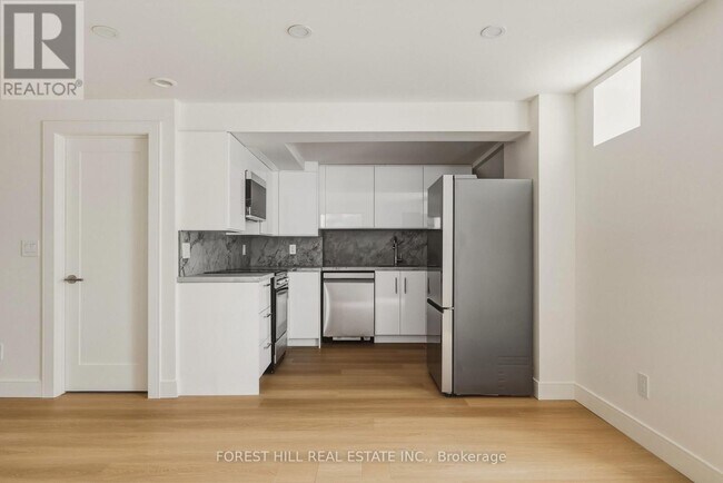 Building Photo - 250 Hallam St