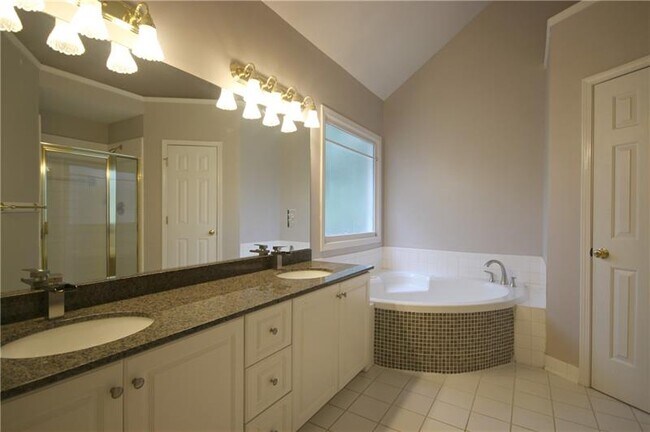 Building Photo - 1806 Babbling Brook NW