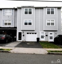 Building Photo - 51 Larch St