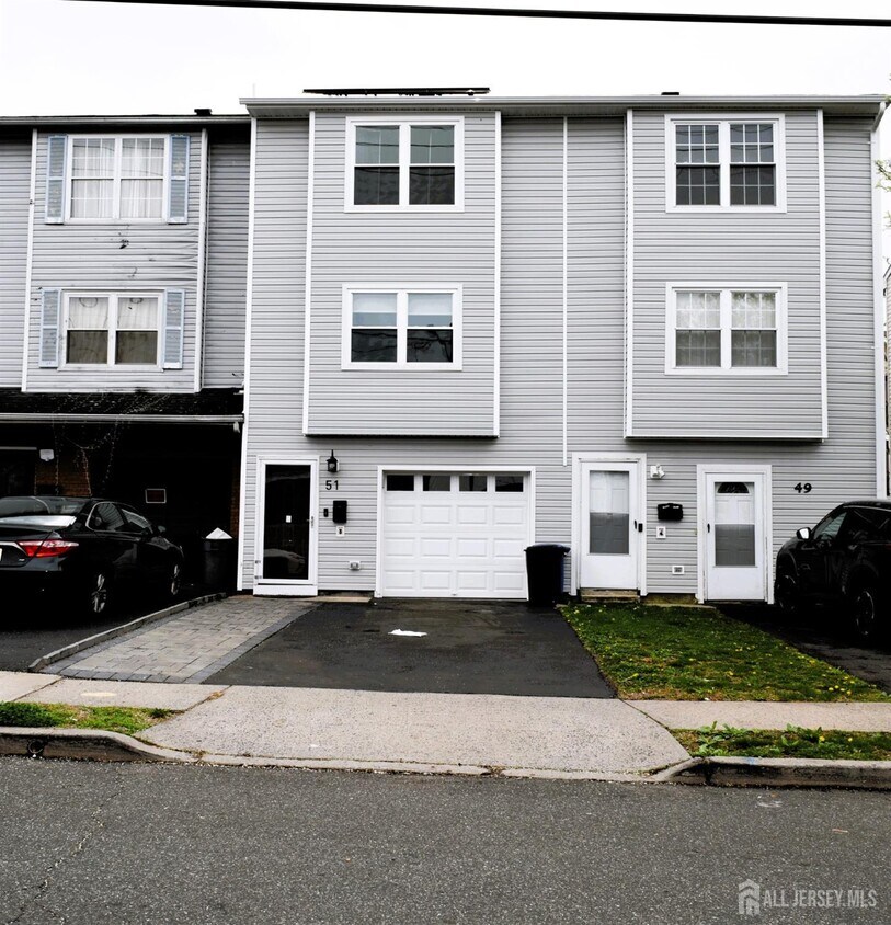 Primary Photo - 51 Larch St