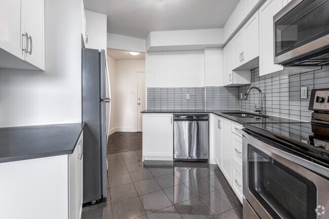 2BR, 1BA - 982SF - Kitchen - Ivory Towers