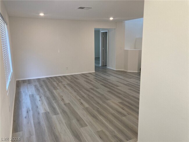 Building Photo - 3013 Ocean View Dr