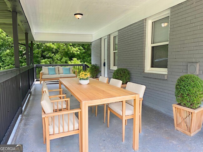 Building Photo - 2107 Garden Cir