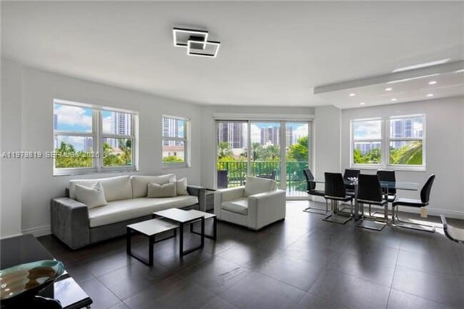 Foto del edificio - 19900 E Country Club Dr