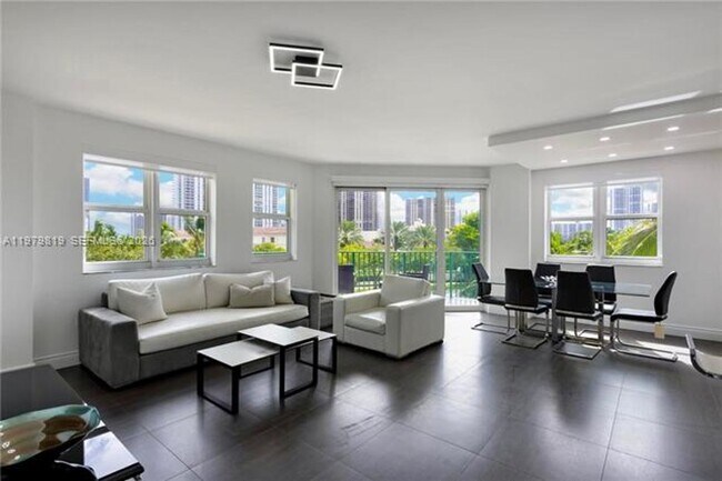 Building Photo - 19900 E Country Club Dr