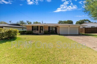 Building Photo - 817 Warren Way