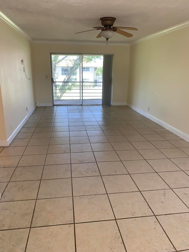 Building Photo - 9911 Sandalfoot Blvd