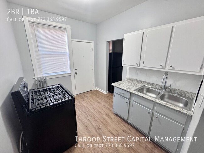 Building Photo - Spacious 2 Bed 1 Bath