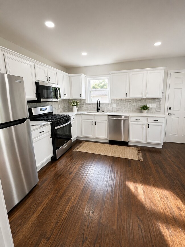 Building Photo - 2065 Farola Dr