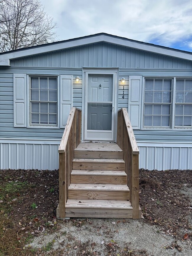 Foto del edificio - 114 Deer Rd