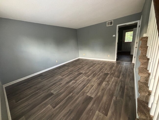 Building Photo - Cozy Townhome