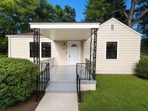 Building Photo - 1105 Pineview Rd
