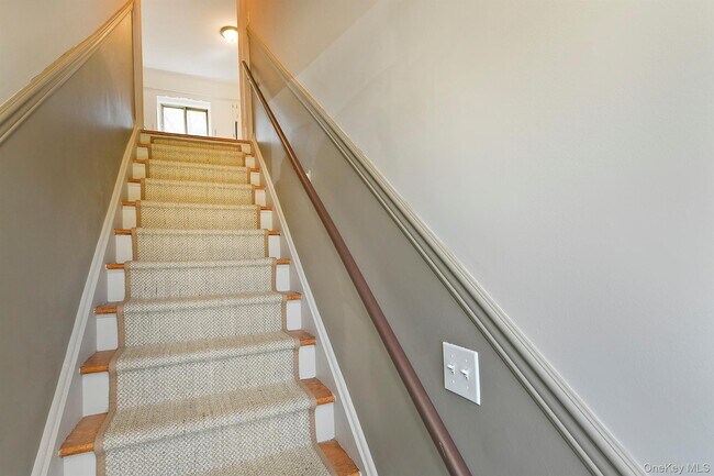 Foto del edificio - 8 Harbor Hill Rd