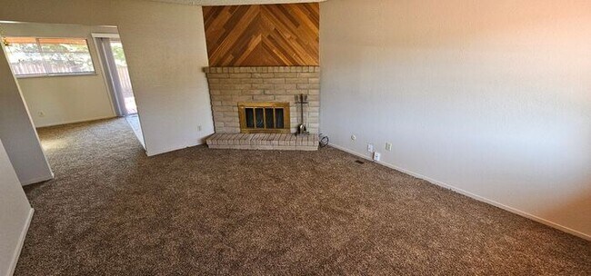 Foto del edificio - For Rent 3 bedroom 2 bath 2 car garage, Mi...