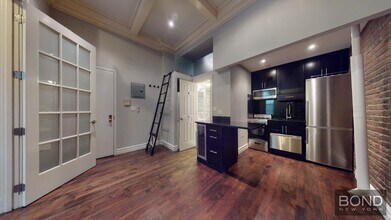 Building Photo - 350 W 21st St