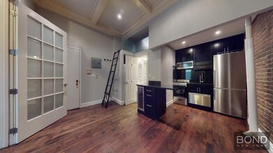 Building Photo - 350 W 21st St