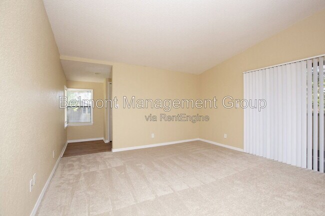 Foto del edificio - 2941 Antique Oaks Cir