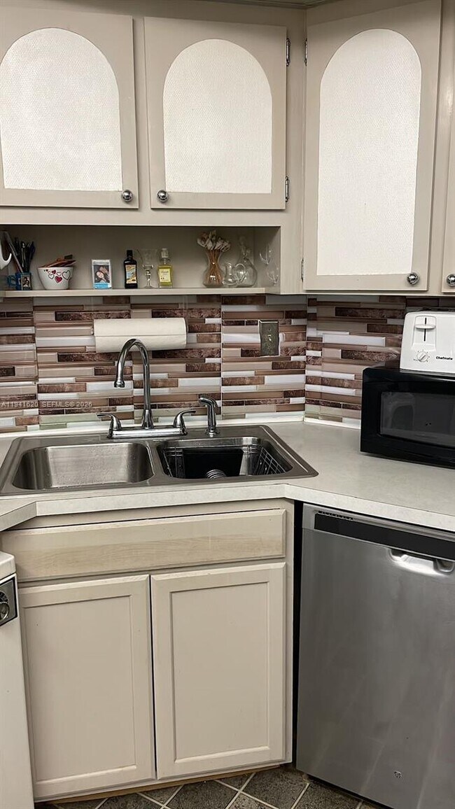 Foto del edificio - 4020 Galt Ocean Dr