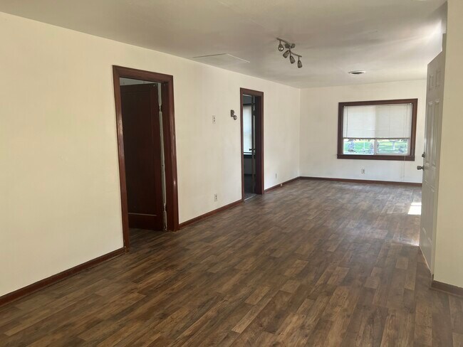 Foto del edificio - Spacious 2 Bed/ 1 Bath House For Rent!
