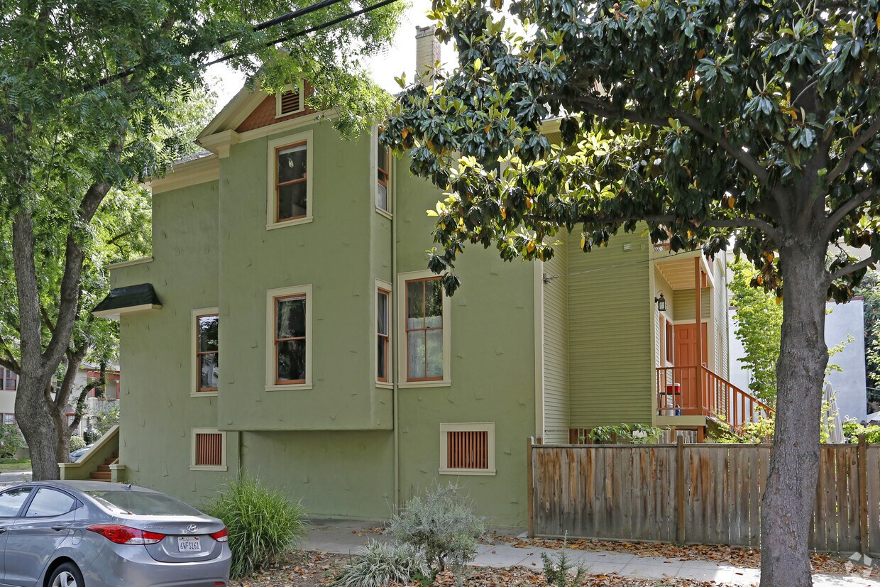 Building Photo - 2200 I St