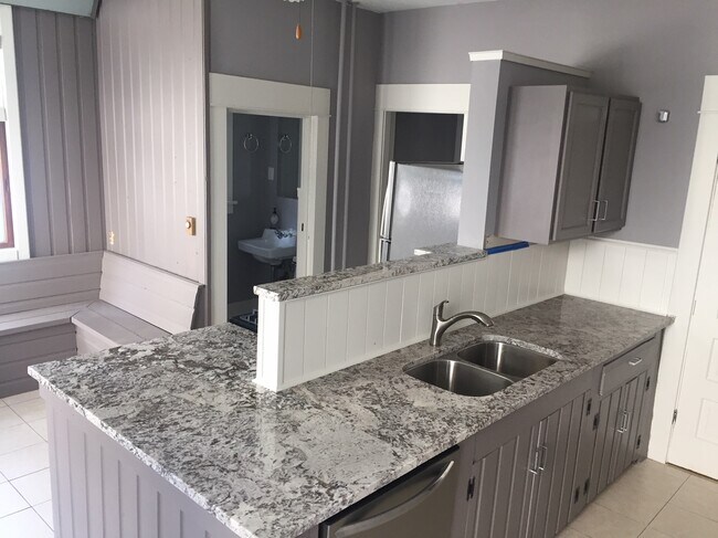 Foto del edificio - 1076 Ashland Ave