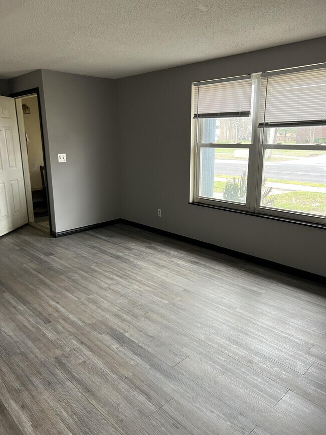 Building Photo - 831 W Hurlburt St