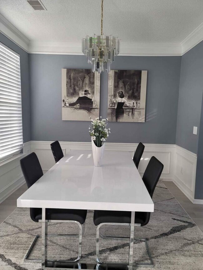 Foto del edificio - 522 Peach Grove Pl