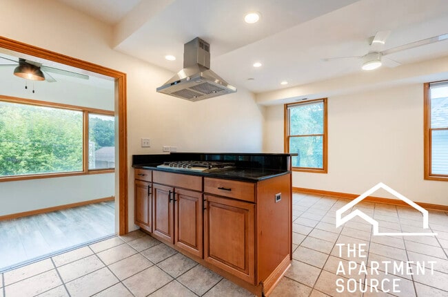 Building Photo - 3913 N Kenneth Ave