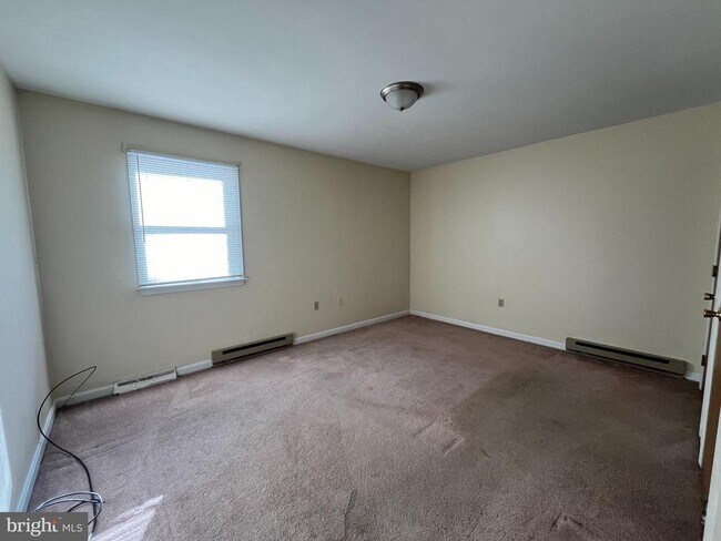 Building Photo - 702 Thomas Ln