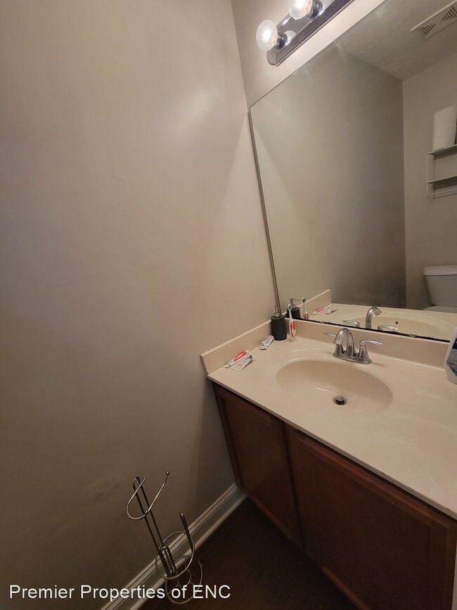Building Photo - 2 br, 2.5 bath House - 218 Glen Cannon Dr