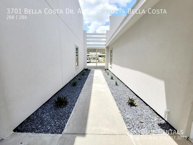 Building Photo - 3701 Bella Costa, 3701-4 Bella Costa