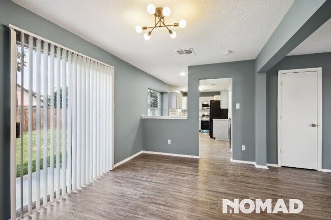 Building Photo - 2040 Sandy Knoll Dr