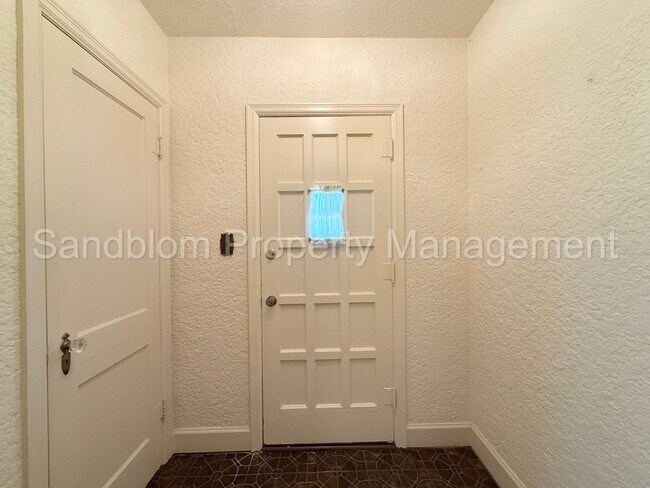 Foto del edificio - For Lease | Midtown Tulsa | $1050 Rent