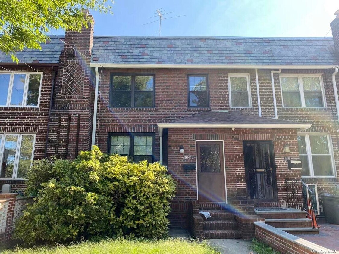 Primary Photo - 82-57-82167 167th St