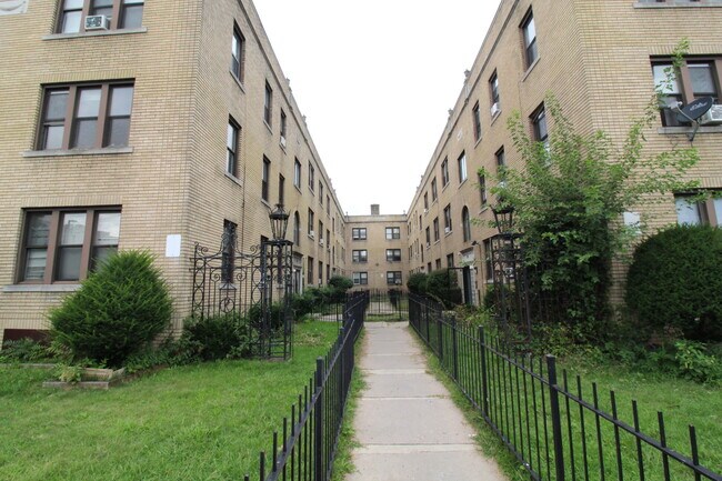 Building Photo - 39 Sumner St