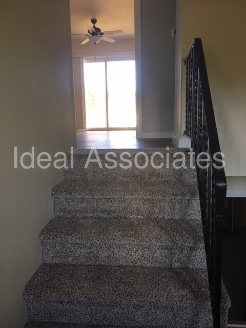 Building Photo - 889 Point Township Dr