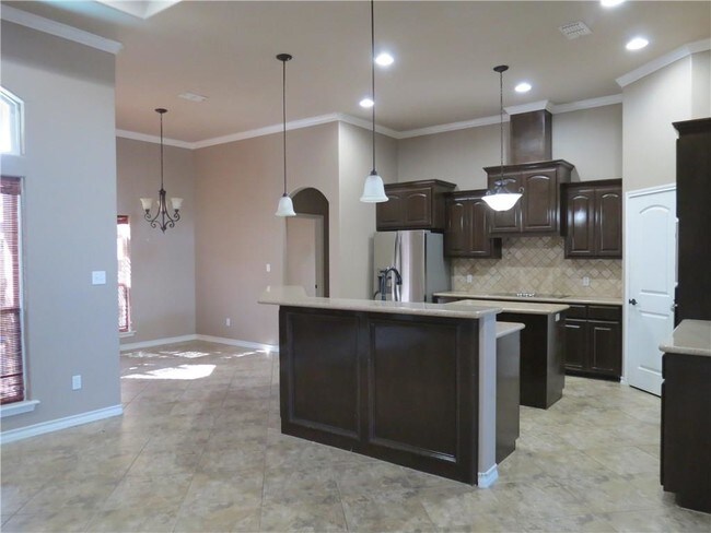 Building Photo - 14917 Dasmarinas Dr