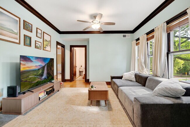 Foto del edificio - 1701 Dempster St